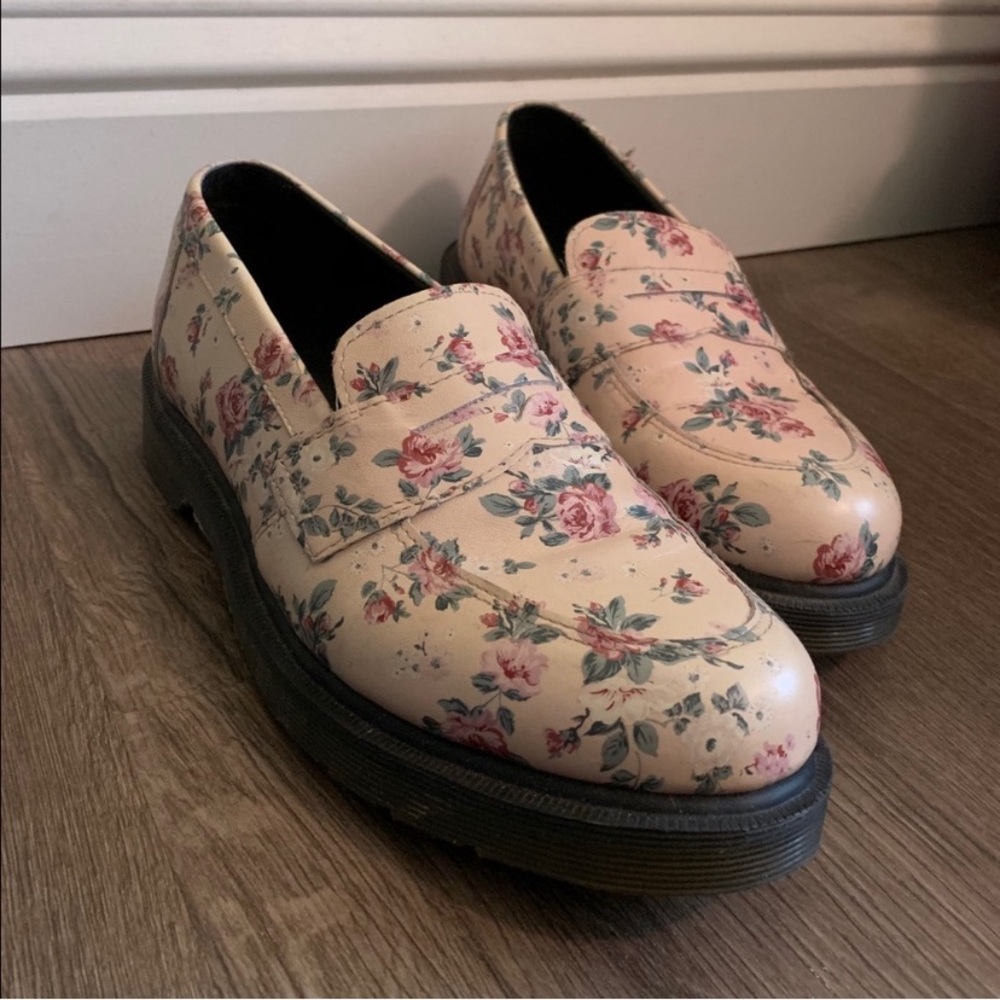 Dr. Martens Pink Floral Loafers. 🖤 EUC